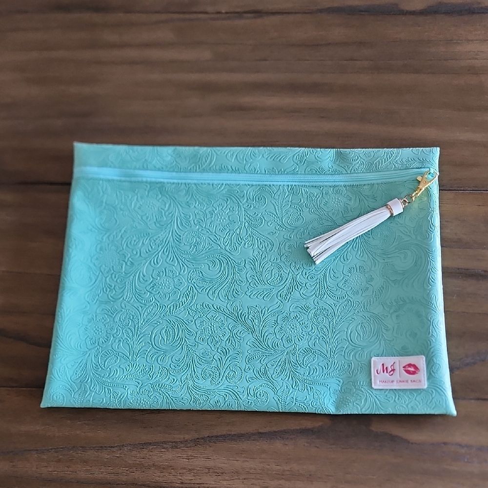 Makeup Junkie Jumbo Mint To Be Bag NWOT